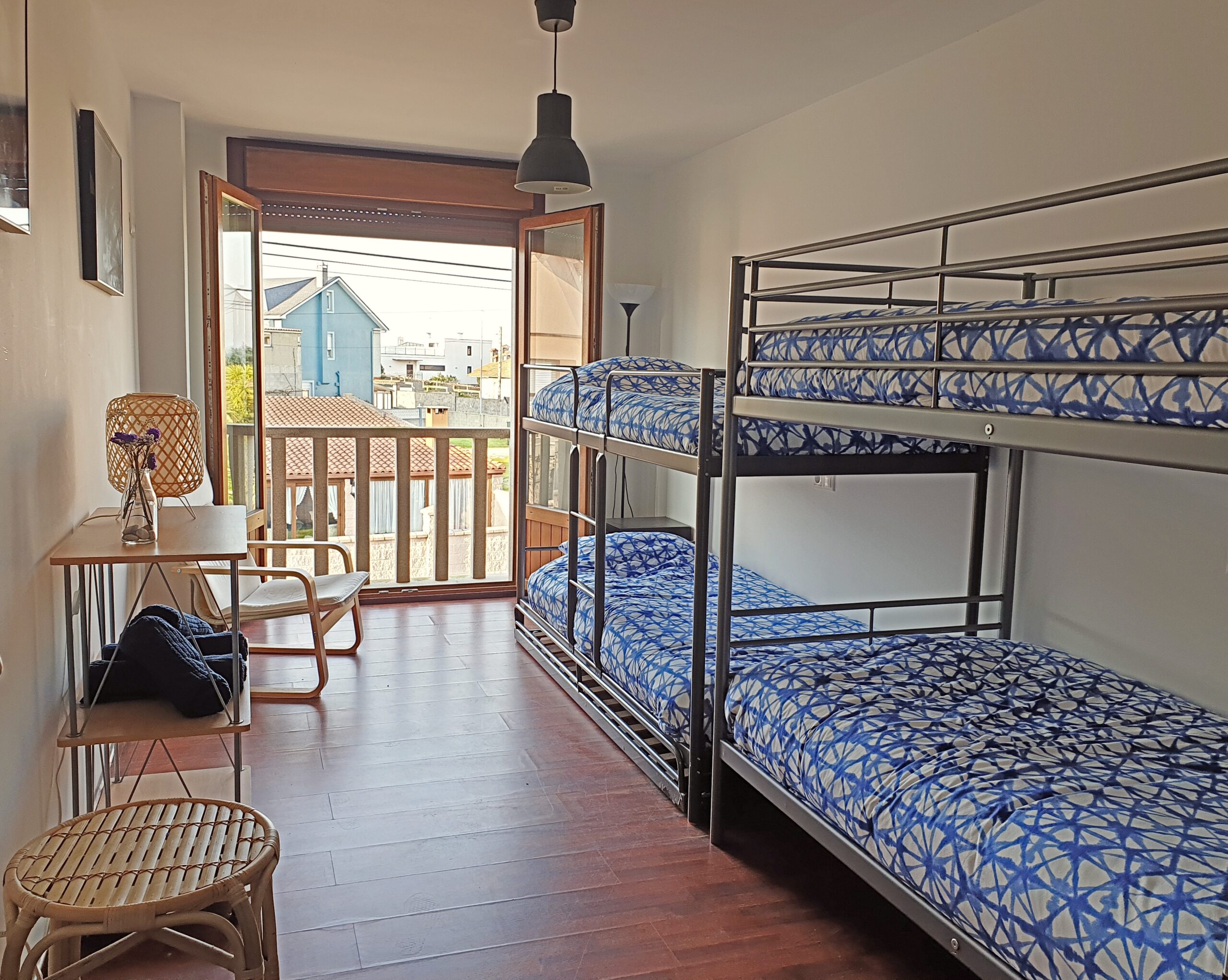 <h1 style="color:#153B40">HABITACIÓN</h1><h1 style="color:#F2CF1D;font-weight:bold;font-size:8em">Moana</h1><h1 style="color:#78B8BF;line-height:90%"></h1>
