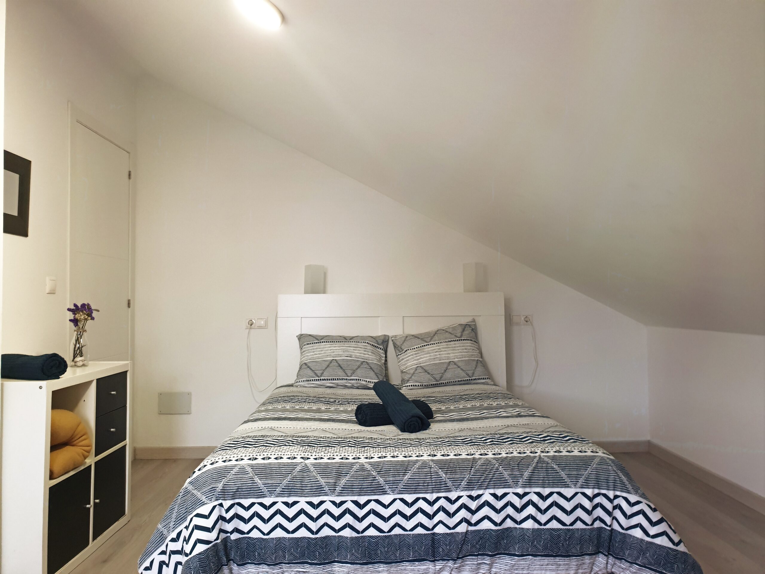 <h1 style="color:#153B40">APARTAMENTO</h1><h1 style="color:#F2CF1D;font-weight:bold;font-size:8em">Maeli</h1><h1 style="color:#78B8BF;line-height:90%"></h1>